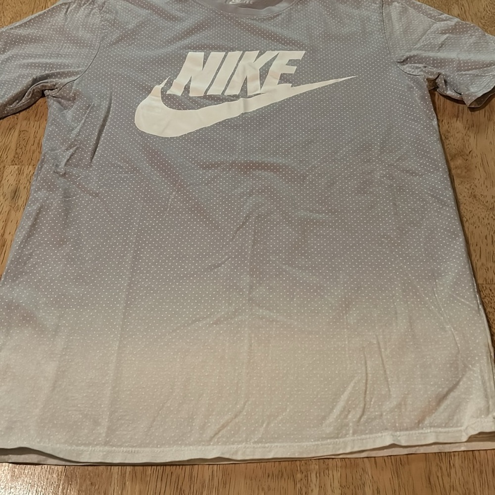 Nike tee - Picture 2 of 6